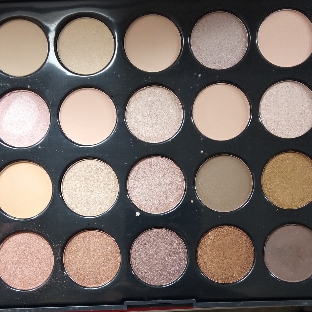 Style Essential Eyeshadow Palette